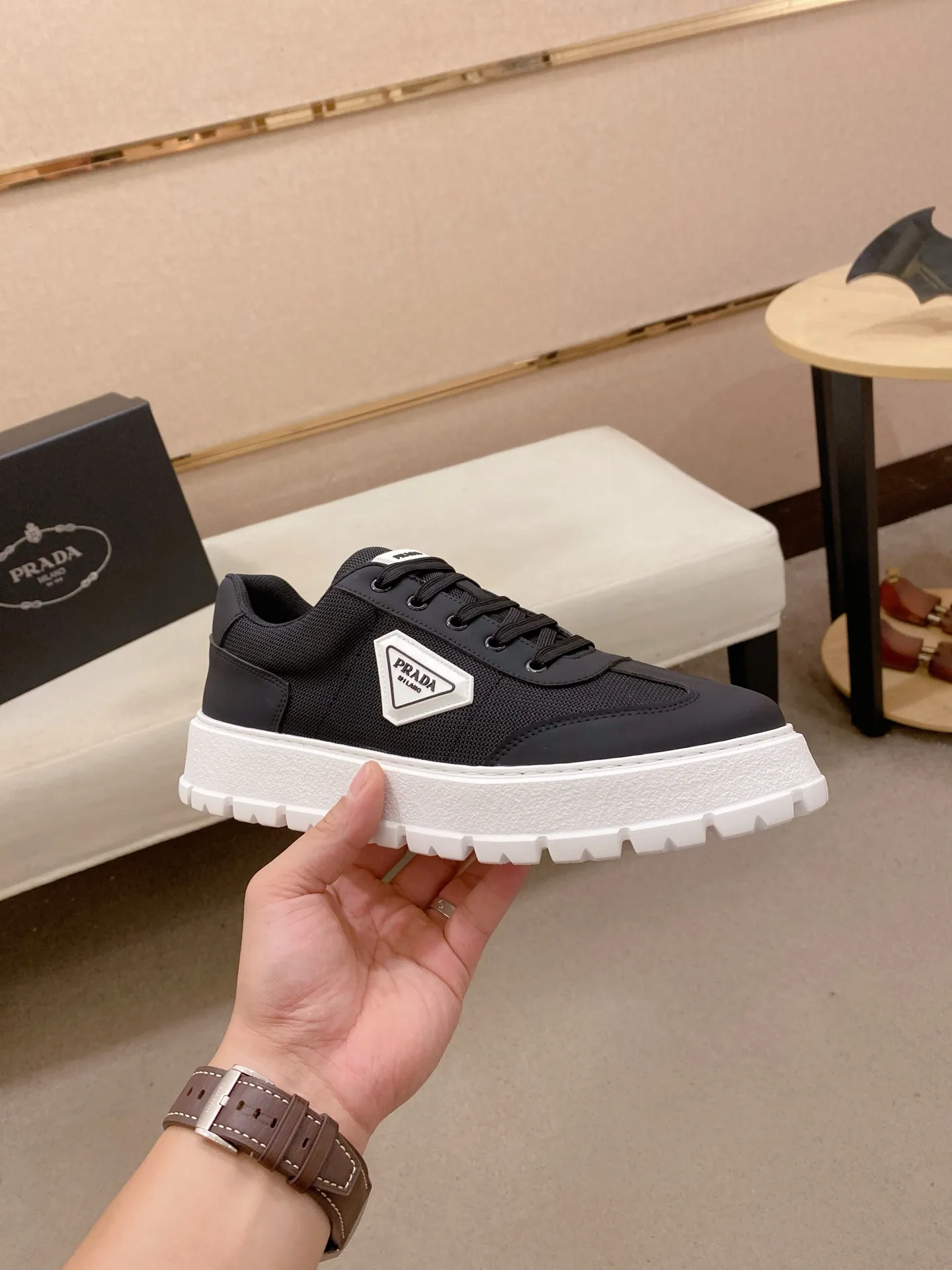 Men's men's shoes💰: 440💰[Prada～Prada] Trendy new styles are on the market. Same style as the official website. Counter quality. Original version. [Strong] [Strong] Imported selected first-layer cowhide. Comfortable and breathable sheepskin lining, fine workmanship, upper layer made of 100% pure cowhide, original last shape, comfortable on the feet, shoe sizes 38 to 44